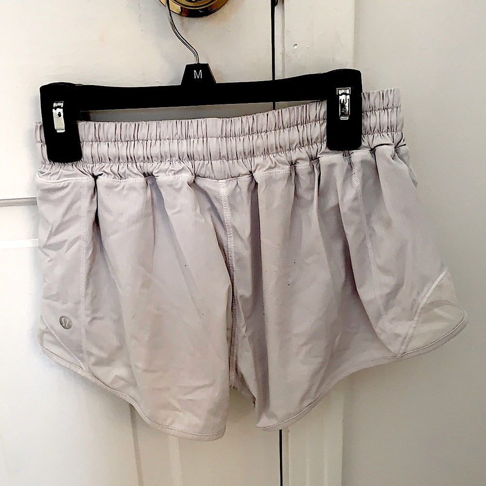 ⚡️ HOTTY HOT 2” SIZE 2 WHITE ⚡️